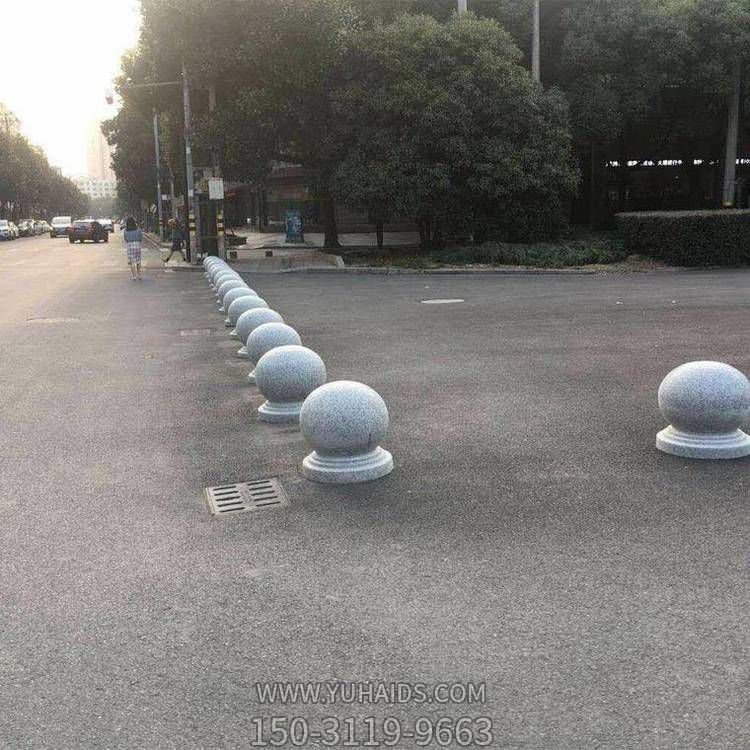 學(xué)校單位門(mén)口擺放花崗巖雕刻擋車石球雕塑