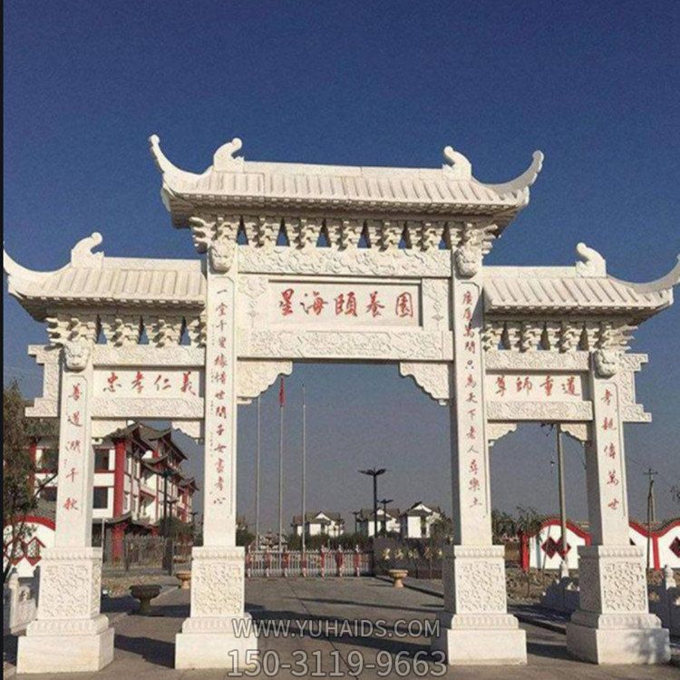 古鎮(zhèn)街道擺放青石雕刻仿古建筑三門(mén)樓牌雕塑