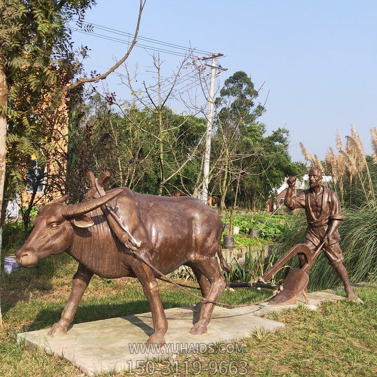 農(nóng)夫和耕牛耕地雕塑，農(nóng)耕主題場(chǎng)景雕塑