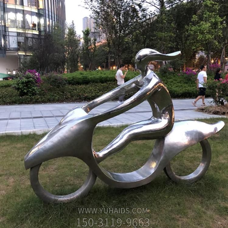 公園草地?cái)[放不銹鋼抽象騎車(chē)人物雕塑