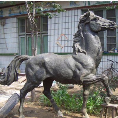 行走的馬兒，鑄銅動物馬雕塑