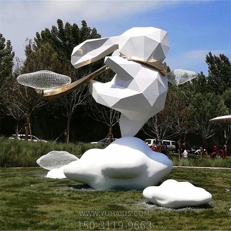 幾何大型戶(hù)外公園腳踩祥云的兔子景觀雕塑