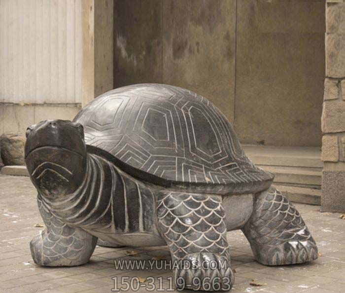 庭院戶外不銹鋼仿真動物烏龜?shù)袼?>
                                <h2>庭院戶外不銹鋼仿真動物烏龜?shù)袼?參數(shù)說明</h2>
                                                                        <table>
                                      <tr>
                                        <th>產(chǎn)品標(biāo)題</th>
                                        <td>庭院戶外不銹鋼仿真動物烏龜?shù)袼?/td>
                                      </tr>
                                      <tr>
                                        <th>發(fā)布時間</th>
                                        <td>2023-06-07 12:49</td>
                                      </tr>
                                      <tr>
                                        <th>價格</th>
                                        <td><span>電話咨詢</td>
                                      </tr>
                                                                              <tr>
                                          <th>雕刻內(nèi)容</th>
                                          <td>動物</td>
                                        </tr>
                                                                              <tr>
                                          <th>制作材質(zhì)</th>
                                          <td>不銹鋼</td>
                                        </tr>
                                                                              <tr>
                                          <th>其他</th>
                                          <td>仿真</td>
                                        </tr>
                                                                          </table>
                                <h2>庭院戶外不銹鋼仿真動物烏龜?shù)袼?詳細說明</h2>
                                <p>玉海雕塑是一家綜合性的雕塑公司，擁有多款庭院戶外不銹鋼仿真動物烏龜?shù)袼苣Ｐ?，可加工定制多種庭院戶外不銹鋼仿真動物烏龜?shù)袼?，支持材質(zhì)、樣式、風(fēng)格、尺寸大小等方面的調(diào)整修改定制。我們所加工制作的庭院戶外不銹鋼仿真動物烏龜?shù)袼苜|(zhì)優(yōu)價廉，遍布全國多個省市地區(qū)，想要了解更多案例圖片，請電話或微信咨詢。材質(zhì)、大小、樣式等都可以按需定制，還可根據(jù)您提供給的庭院戶外不銹鋼仿真動物烏龜?shù)袼軜訄D進行制作！如有相關(guān)需求，歡迎致電（微信同號）：<span>150-3119-9663</span></p>
                                                                <div   class=