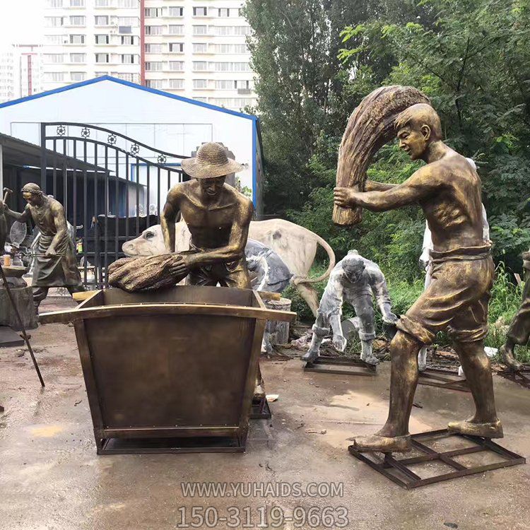 打麥子，農(nóng)村農(nóng)忙生活，人工脫麥場景雕塑