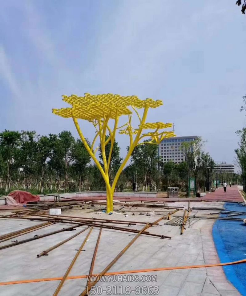 不銹鋼廣場(chǎng)景觀黃色鏤空樹雕塑