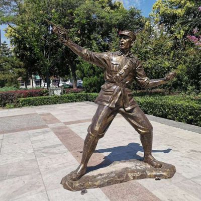 打仗的八路軍戰(zhàn)士，玻璃鋼仿銅人物像