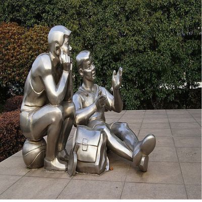 不銹鋼人物雕塑，放學后的男同學