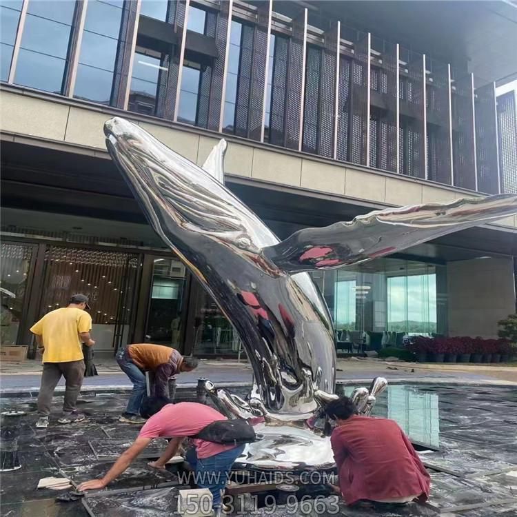 酒店門口大型噴泉水景不銹鋼鏡面鯨魚(yú)雕塑