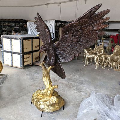 鑄銅老鷹雕塑，大鵬展翅景觀
