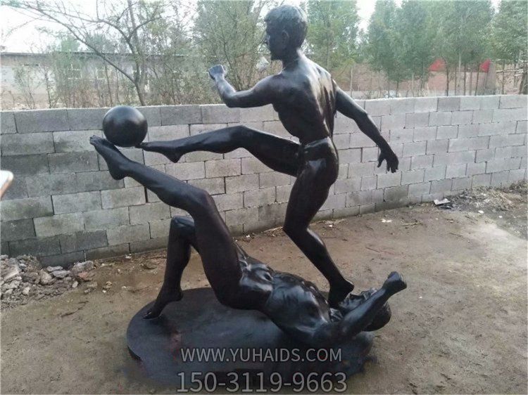 銅雕戶(hù)外園林景觀踢足球的人物雕塑