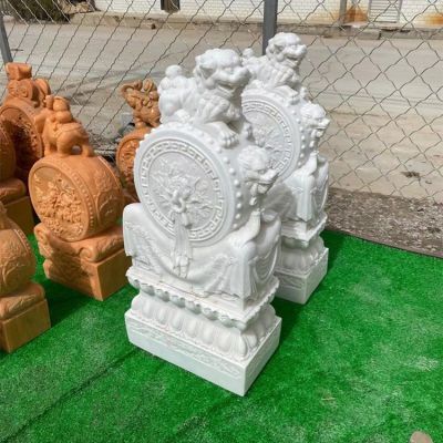 大理石獅子抱鼓石門(mén)墩，漢白玉、晚霞紅等石材雕刻