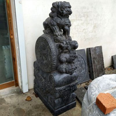 大型獅子抱鼓石青石門(mén)墩