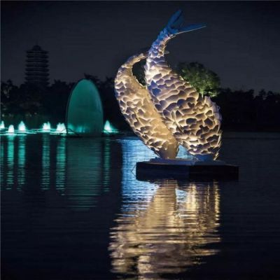 不銹鋼鏤空發(fā)光鯉魚景觀雕塑