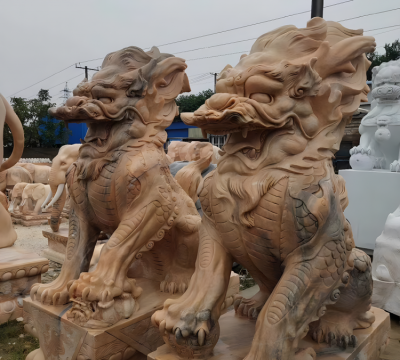 酒店大型景觀黃蠟石石雕招財(cái)神獸麒麟雕塑
