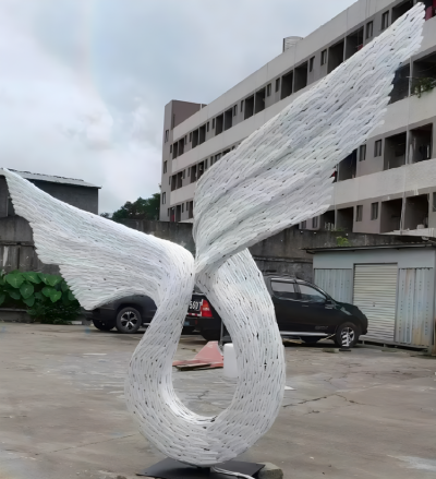 鏤空不銹鋼抽象翅膀景觀(guān)雕塑